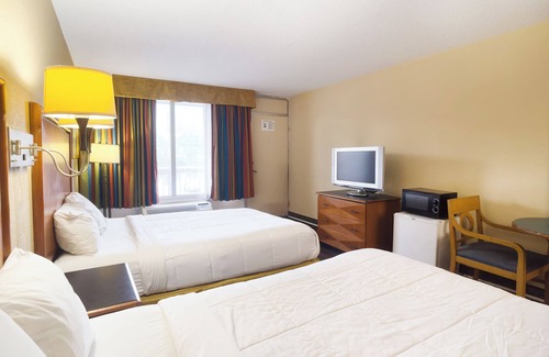 Harriman Hotel | OYO Hotel Harriman near I-40