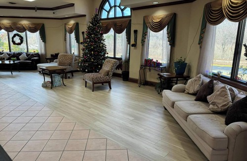 Harriman Hotel | OYO Hotel Harriman near I-40