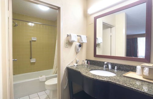 Harriman Hotel | OYO Hotel Harriman near I-40