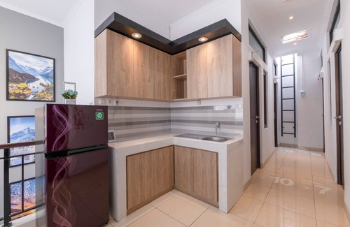 Karawang Hotel | OYO Life 3246 Walnut Inn G-10