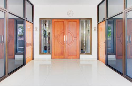 Surabaya Hotel | OYO Life 89990 Kost Waterfront 75 Sub