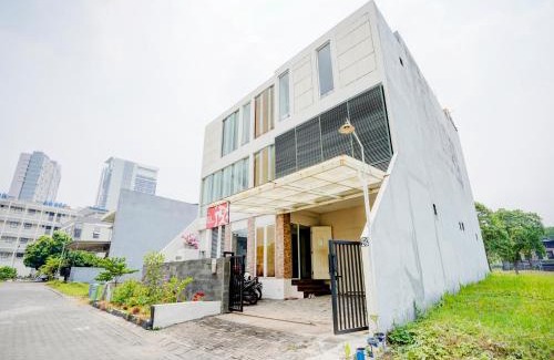 Surabaya Hotel | OYO Life 90606 Glass House Citraland Syariah