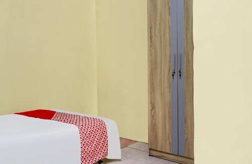 Karawang Hotel | OYO Life 91335 Micheline Family 2 Syariah
