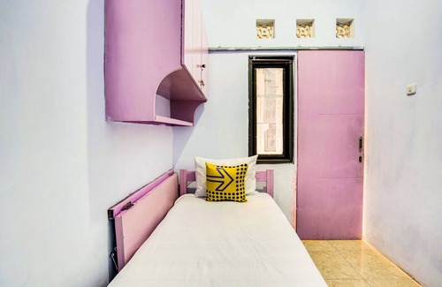 Lumajang Hotel | OYO Life 91626 Rr Kost Putri Syariah