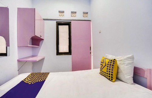 Lumajang Hotel | OYO Life 91626 Rr Kost Putri Syariah