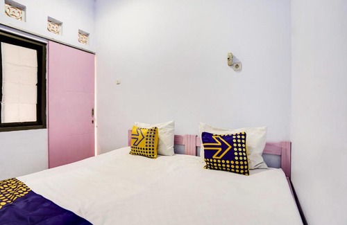 Lumajang Hotel | OYO Life 91626 Rr Kost Putri Syariah