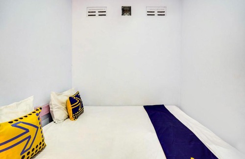 Lumajang Hotel | OYO Life 91626 Rr Kost Putri Syariah