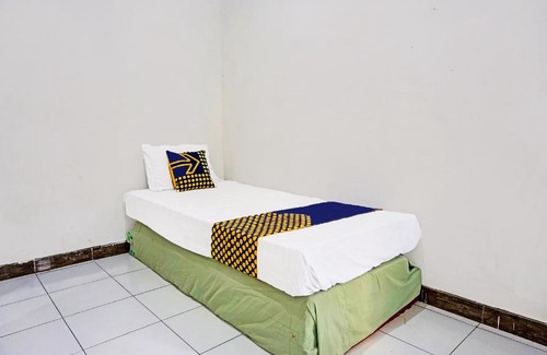 Pandaan Hotel | OYO Life 91896 Kost Bu Dewi Syariah