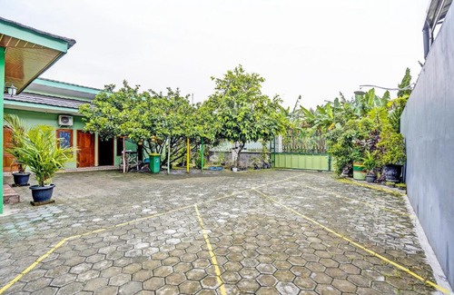 Madiun Hotel | OYO Life 92043 Kost Barokah Syariah Madiun