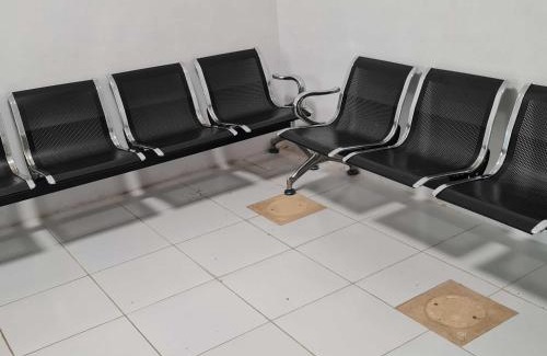 Gubeng Hotel | OYO Life 92191 Omah Dewe Syariah