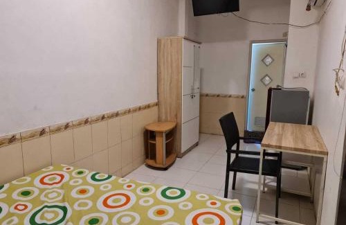 Gubeng Hotel | OYO Life 92191 Omah Dewe Syariah