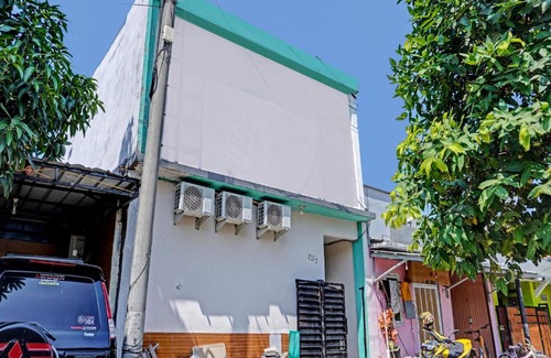 Karawang Hotel | OYO Life 92684 Kost Mutiara Nirwana