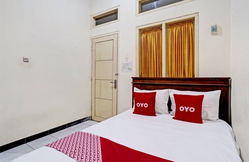 Tuban Sub-District Hotel | OYO Life 92773 Griya Trubus Syariah