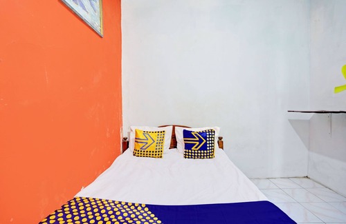 Jombang Hotel | OYO Life 92921 Omaya Kost Syariah