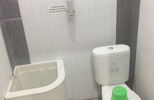 Bawean Island Hotel | OYO Life 93055 Fathin Hotel