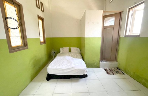 Paciran Hotel | OYO Life 93075 Nova Jaya 2 Homestay Syariah
