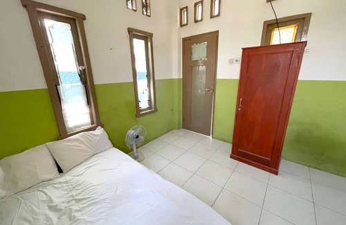 Paciran Hotel | OYO Life 93075 Nova Jaya 2 Homestay Syariah