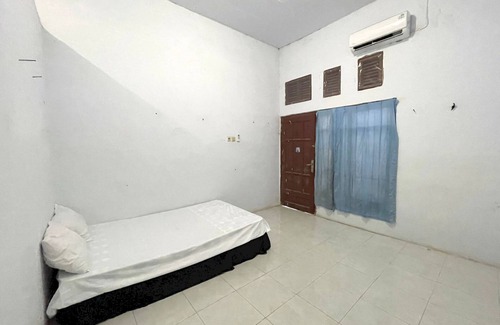 Paciran Hotel | OYO Life 93083 Nova Jaya 3 Homestay Syariah