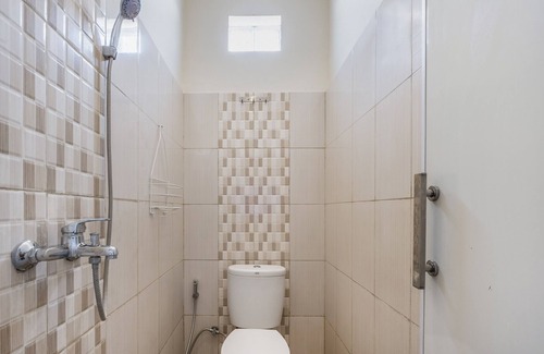 West Cirebon Hotel | OYO Living 1877 Side Corner