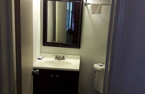 Ashland Hotel | OYO Palm Leaf Motel
