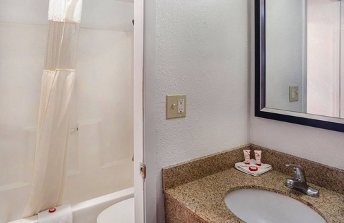 Dodge City Hotel | OYO Townhouse Dodge City KS