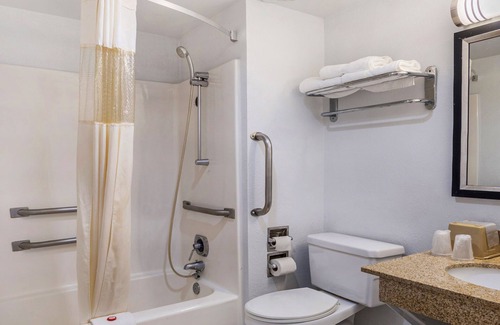 Dodge City Hotel | OYO Townhouse Dodge City KS