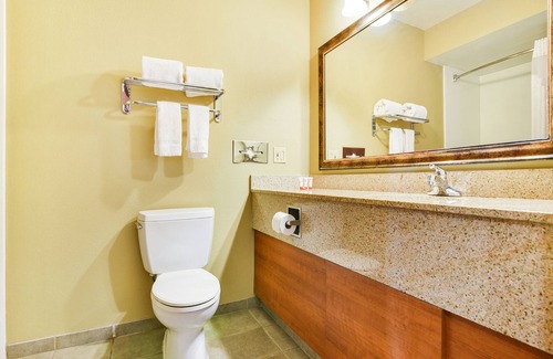 Central Oklahoma City Hotel | OYO Townhouse Oklahoma City Airport
