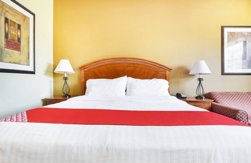 Central Oklahoma City Hotel | OYO Townhouse Oklahoma City Airport