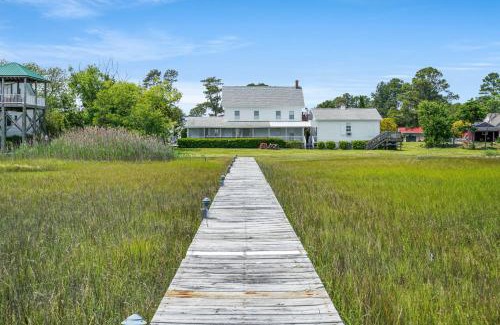 Deep Hole House | Oyster Catcher - Pet friendly & deep water access!