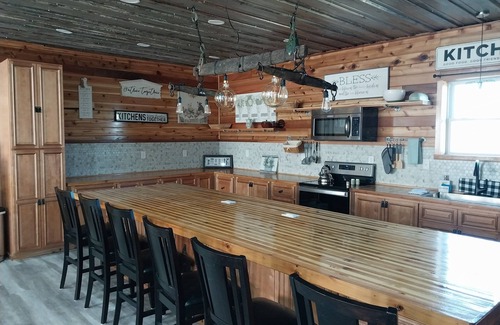 Licking House | Ozark Lodge-Spacious Stay adjacent to Ozark Retreat