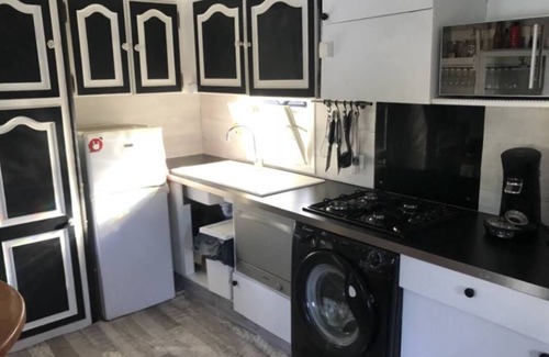 Castelsarrasin Boat Rental | Péniche à quai avec terrassennProche du cloitre de MOISSACn