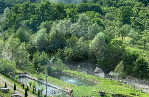 Izvoarele House | Păstrăvăria Crasna Bogiri
