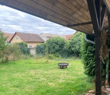 Ostresany House | Příjemný apartmán se zahradou