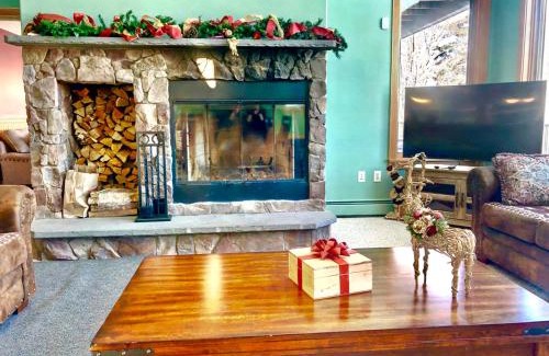 Bethlehem Villa | P5 Ski-in Ski-out rare find Presidential View single family with garage pool table ping pong