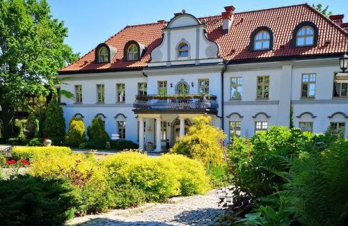 Wozniki Hotel | Pałac Czarny Las (50 km od Katowic)