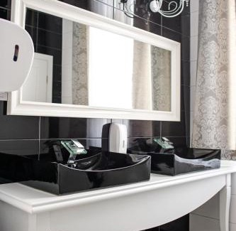 Kazimierza Wielka Hotel | Pałac Lacon