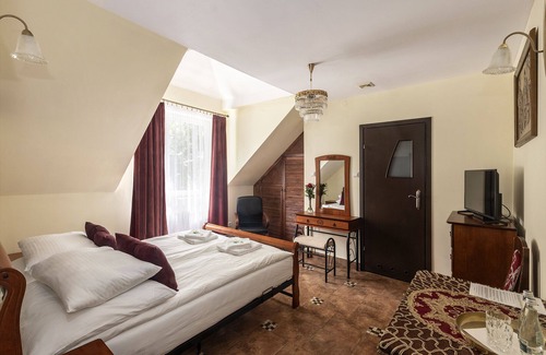 Ostrowiec Swietokrzyski Hotel | Pałac Tarnowskich