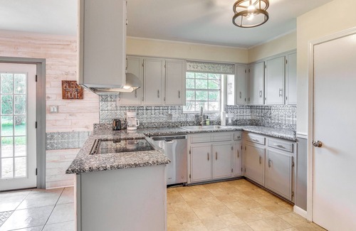 Florida Panhandle House | Pace Family Home: 1 Mi to Beach & Park!