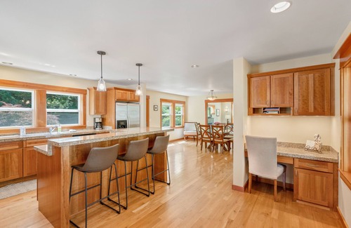 West Haven-Sylvan House | Pacific Northwest Retreat. 5 miles to Downtown PDX. Close to High Tech