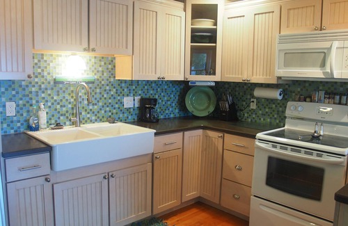 Algoma House | Packer Game Retreat- Luxury Algoma Lakehouse, 310ft of private shore, Fire pit!