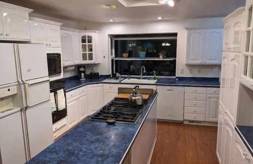 Packwood House | Packwood cabin with hottub, close to White Pass, pet friendly
