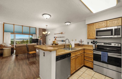 Bigfork Condo | Paddle & Pine - Lake Views & Private Dock Access