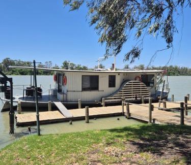 Mannum Boat Rental | Paddle Wheeler Lilian - Permanently Moored