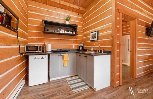 East Kootenay House | Paddlers Inn - Canoe Shop | Rustic | Quaint | Cozy
