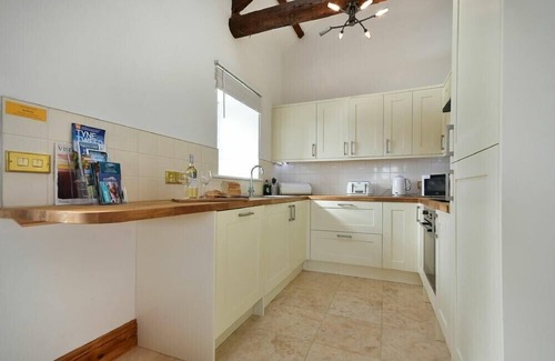 South Charlton Cottage | PADDY'S MOUNT COTTAGE, pet friendly, with a garden in Alnwick