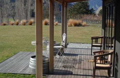 Gibbston House | Pagan Vines Vineyard Accommodation
