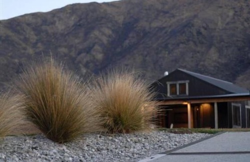 Gibbston House | Pagan Vines Vineyard Accommodation