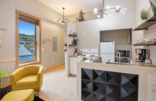 Victor Apartment | Page 2, Mid-Century Modern
