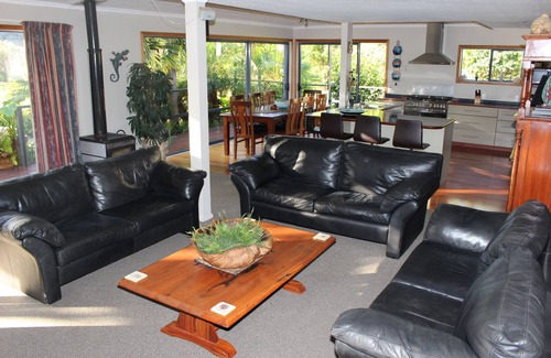 Haruru House | Paihia Waterfront Lodge, on the Waitangi River