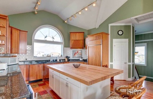 Brigands' Bay House | Pair A Dice | Canalfront | Frisco | Sleeps 8